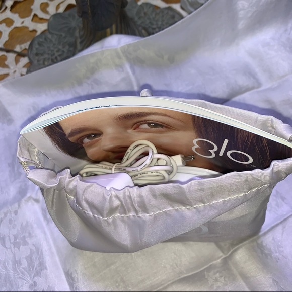 GLO Brilliant Teeth Whitening System - Picture 11 of 12